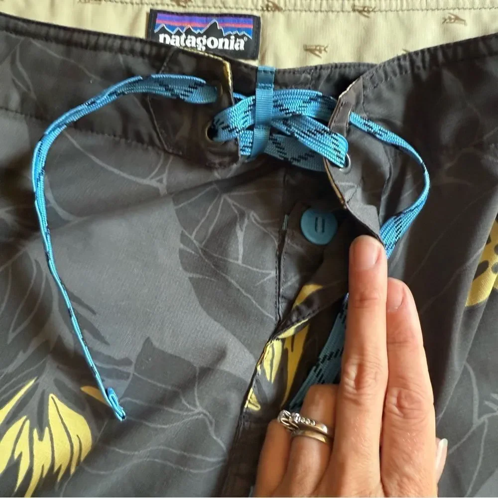 Patagonia Men's Swim Shorts - gray and Yellow Floral size 35 - Picture 7 of 9